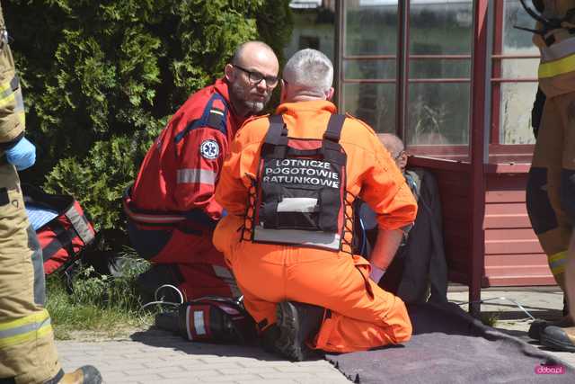 Akcja ratunkowa straży pożarnej na przystanku w Roztoczniku. Wezwano Lotnicze Pogotowie Ratunkowe
