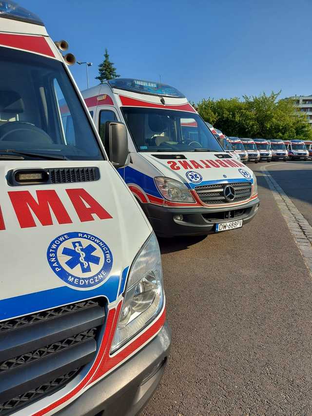 Konwój 17 karetek i TIR wyruszyły do Ukrainy