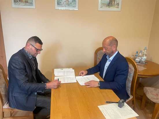 Podpisano umowę na budowę chodnika w Jaźwinie