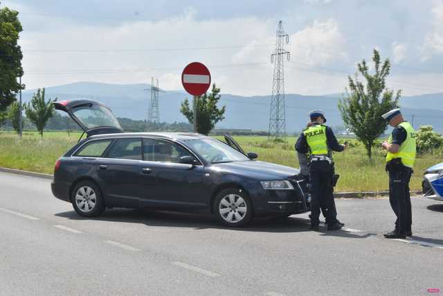 Zderzenie audi z fordem na drodze Dzierżoniów - Bielawa