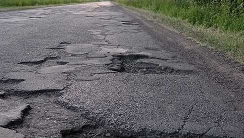 Droga powiatowa na odcinku Jaźwina - Kiełczyn wymaga pilnego remontu