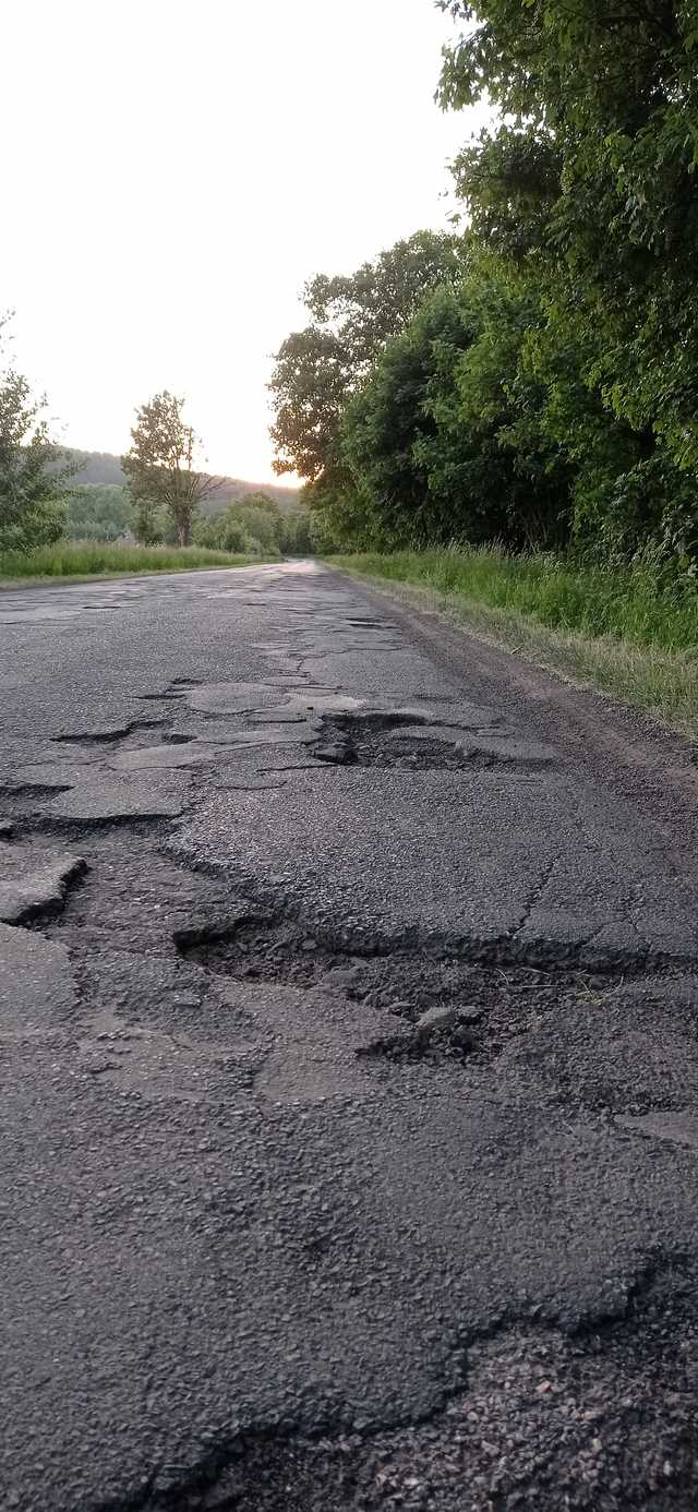 Droga powiatowa na odcinku Jaźwina - Kiełczyn wymaga pilnego remontu