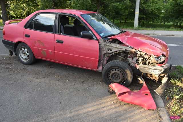 Pijany kierowca toyoty uderzył w przepust 