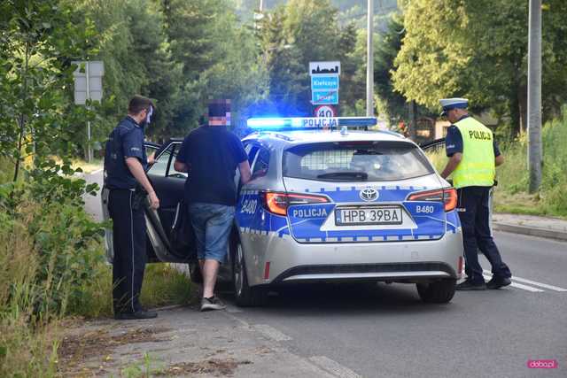 Pijany kierowca toyoty uderzył w przepust 