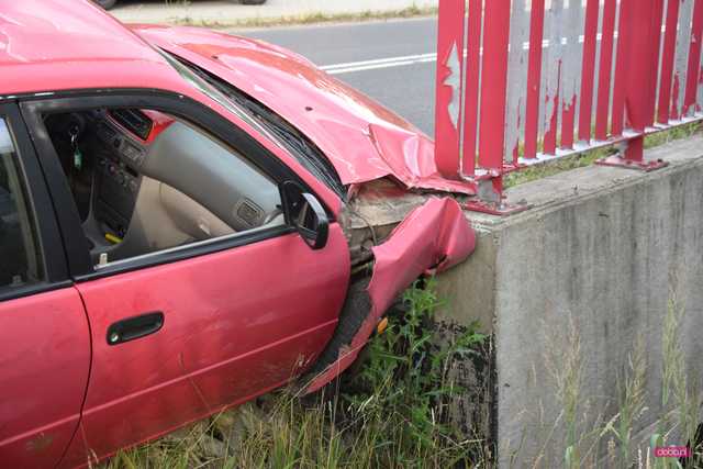 Pijany kierowca toyoty uderzył w przepust 