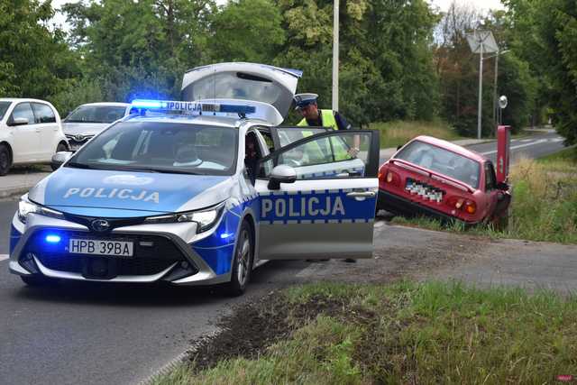 Pijany kierowca toyoty uderzył w przepust 