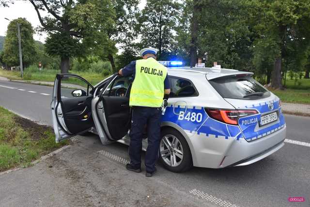 Pijany kierowca toyoty uderzył w przepust 