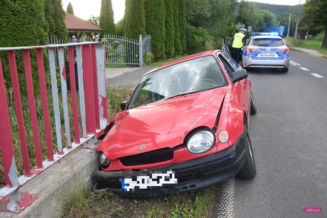 Pijany kierowca toyoty uderzył w przepust 