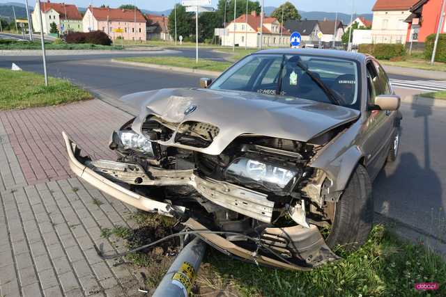 Bmw uderzyło w lampę