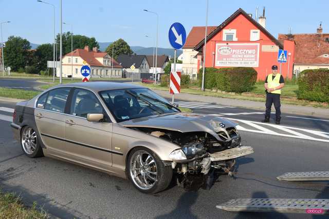 Bmw uderzyło w lampę