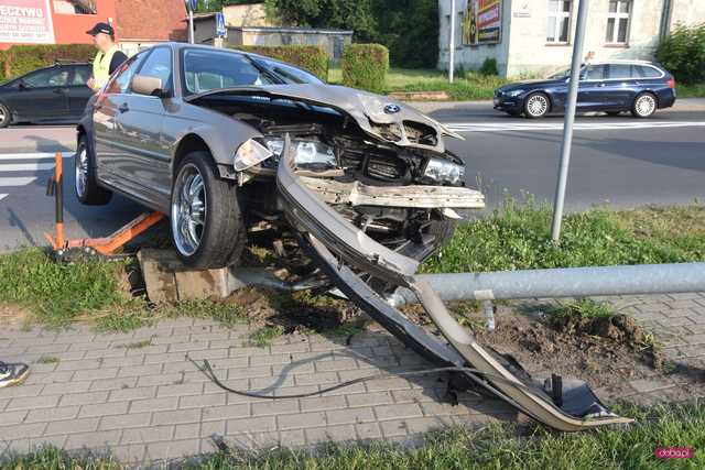 Bmw uderzyło w lampę