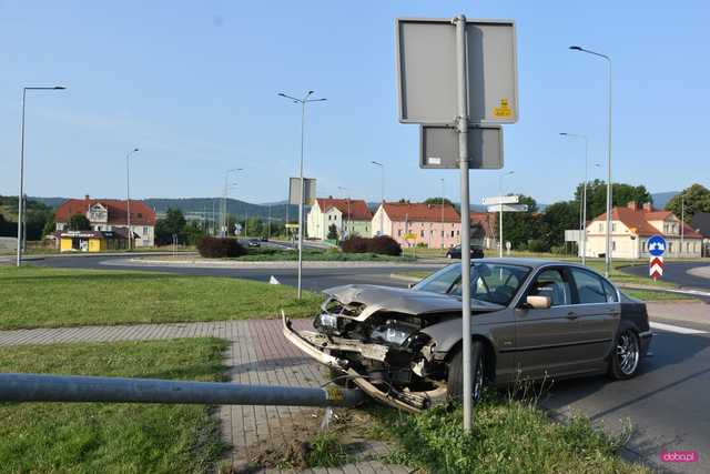 Bmw uderzyło w lampę