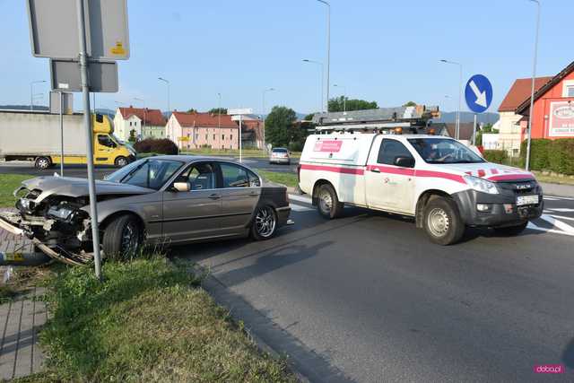 Bmw uderzyło w lampę