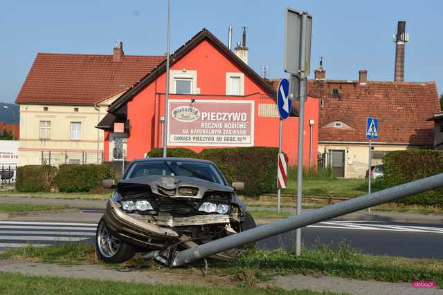 Bmw uderzyło w lampę