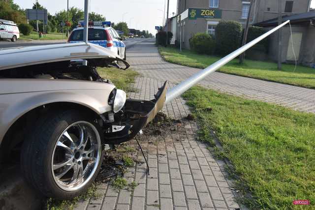 Bmw uderzyło w lampę
