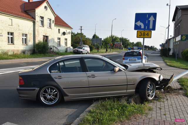 Bmw uderzyło w lampę