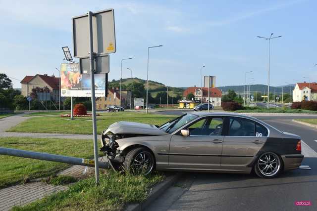 Bmw uderzyło w lampę