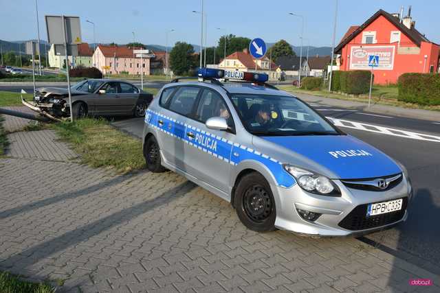 Bmw uderzyło w lampę
