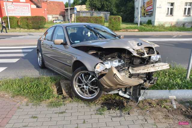 Bmw uderzyło w lampę