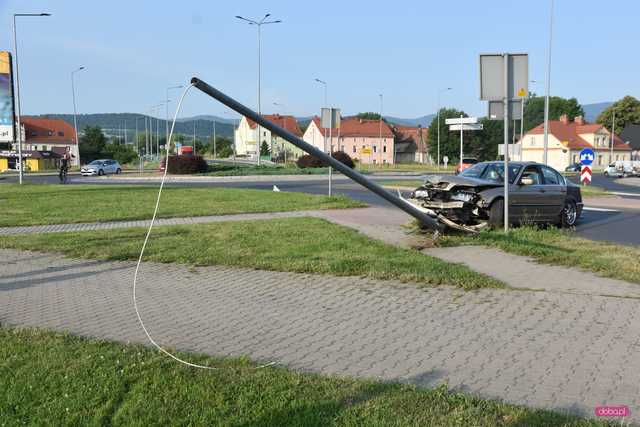 Bmw uderzyło w lampę