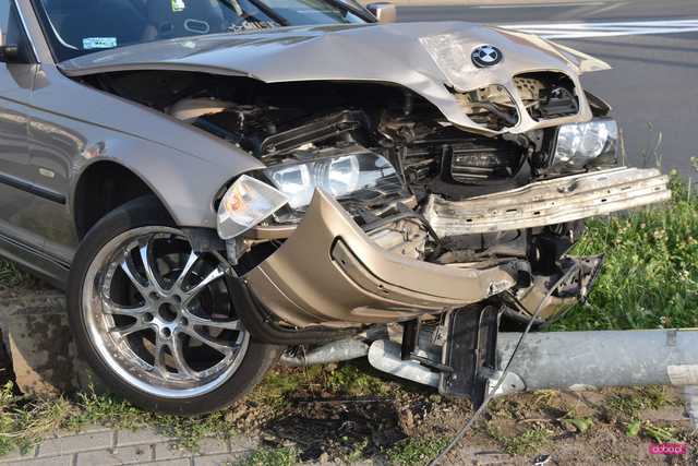 Bmw uderzyło w lampę