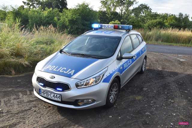 Zdarzenie drogowe z udziałem traktora i samochodu osobowego