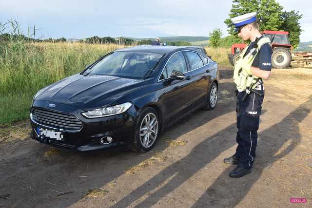 Zdarzenie drogowe z udziałem traktora i samochodu osobowego