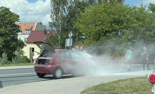 Pożar citroena w Dzierżoniowie