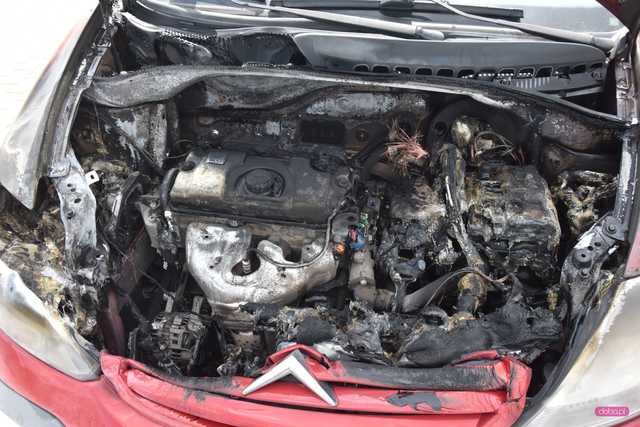Pożar citroena w Dzierżoniowie
