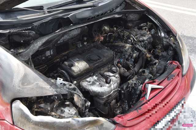 Pożar citroena w Dzierżoniowie