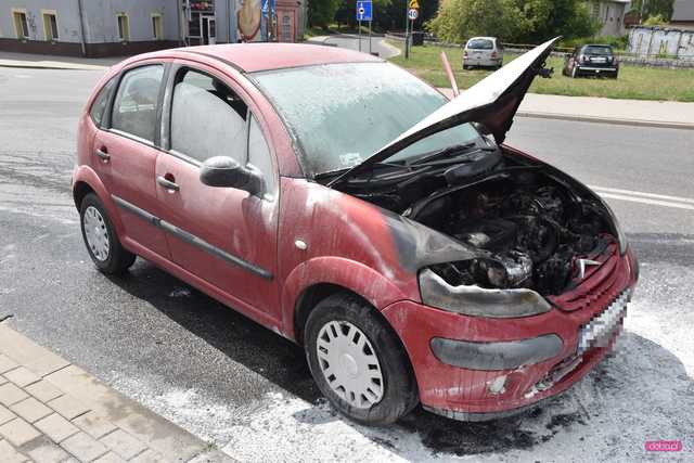 Pożar citroena w Dzierżoniowie