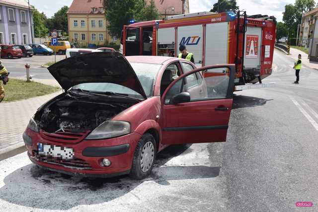 Pożar citroena w Dzierżoniowie