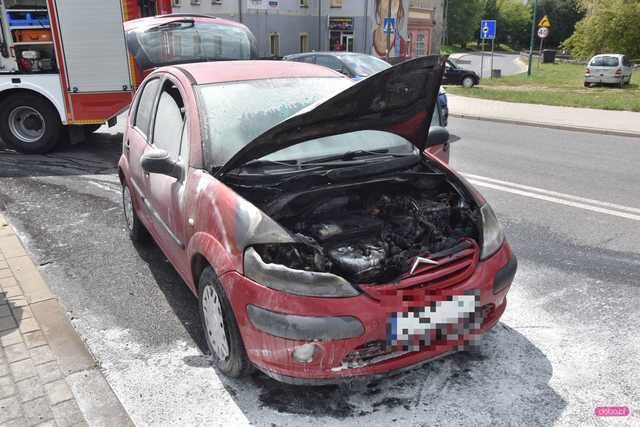 Pożar citroena w Dzierżoniowie