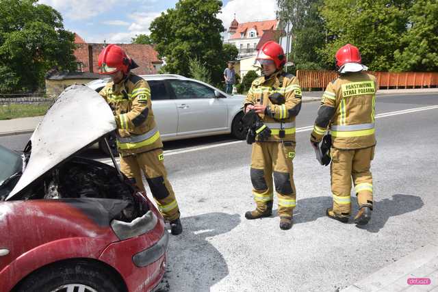 Pożar citroena w Dzierżoniowie