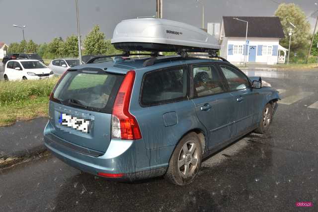 Zderzenie volvo z fordem w Pieszycach