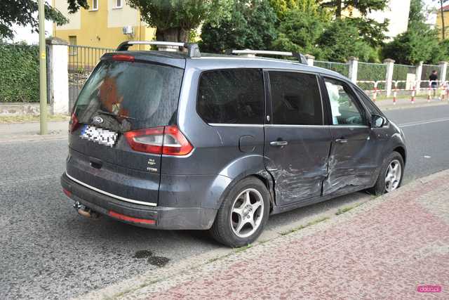 Zderzenie volvo z fordem w Pieszycach