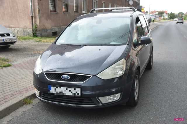 Zderzenie volvo z fordem w Pieszycach
