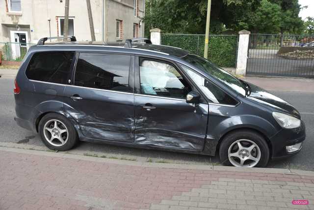 Zderzenie volvo z fordem w Pieszycach