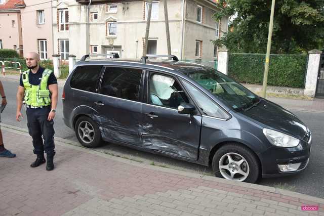 Zderzenie volvo z fordem w Pieszycach