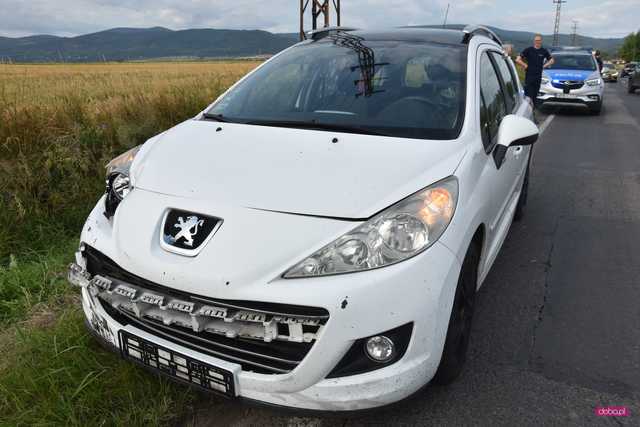 Pijany kierowca mitsubishi uderzył w peugeota