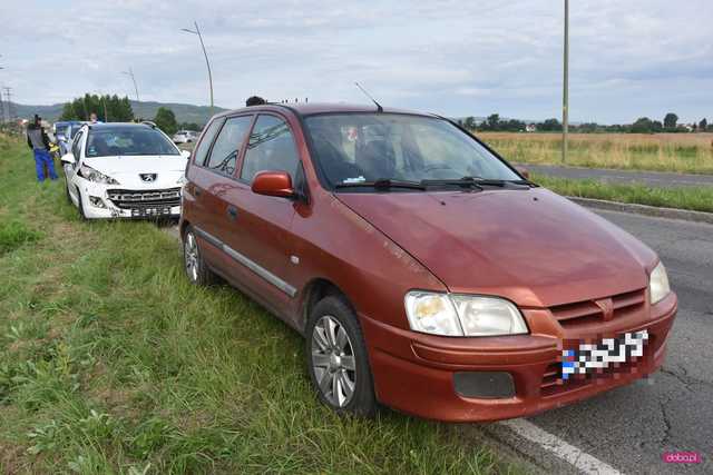Pijany kierowca mitsubishi uderzył w peugeota