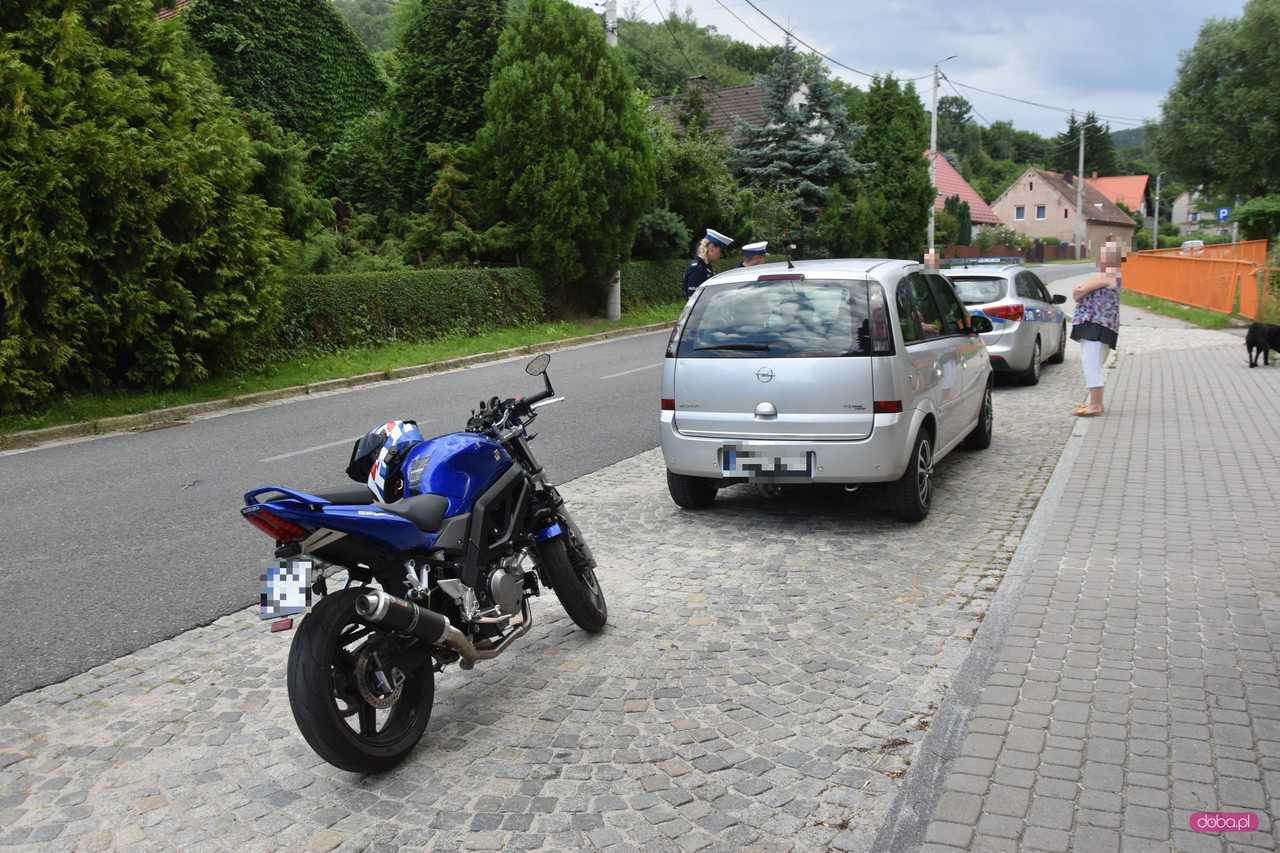 Zderzenie opla z motocyklem w Rościszowie