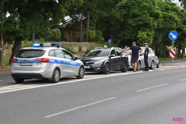 Zderzenie dwóch pojazdów na Bielawskiej w Dzierżoniowie