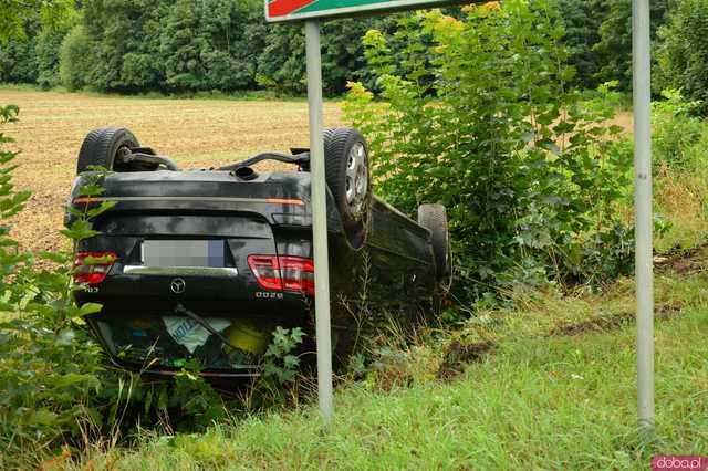 Kamieniec Ząbkowicki: osobówka wypadła z drogi i dachowała 