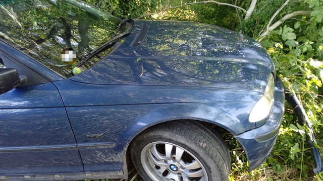  BMW w rowie przy drodze z Olesznej do Łagiewnik