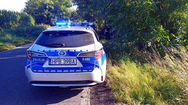  BMW w rowie przy drodze z Olesznej do Łagiewnik
