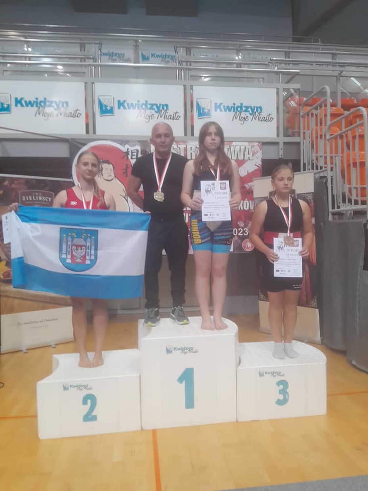 Trzy złote medale Mistrzostw Polski Młodziczek w Sumo dla zawodniczek Juniora Dzierżoniów