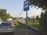 Kolizja autobusu i osobówki w Piławie Dolnej