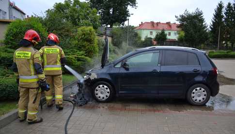 Pożar volkswagena przy sądzie w Dzierżoniowie