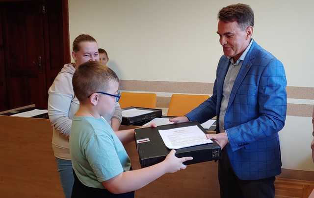 Gmina Łagiewniki: laptopy dla uczniów IV klas szkoły podstawowej